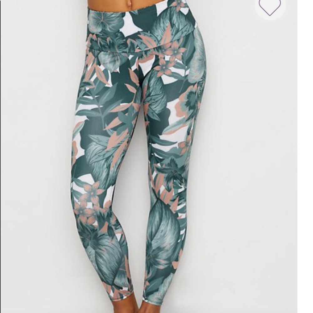 Onzie high basic Capri tropical camo